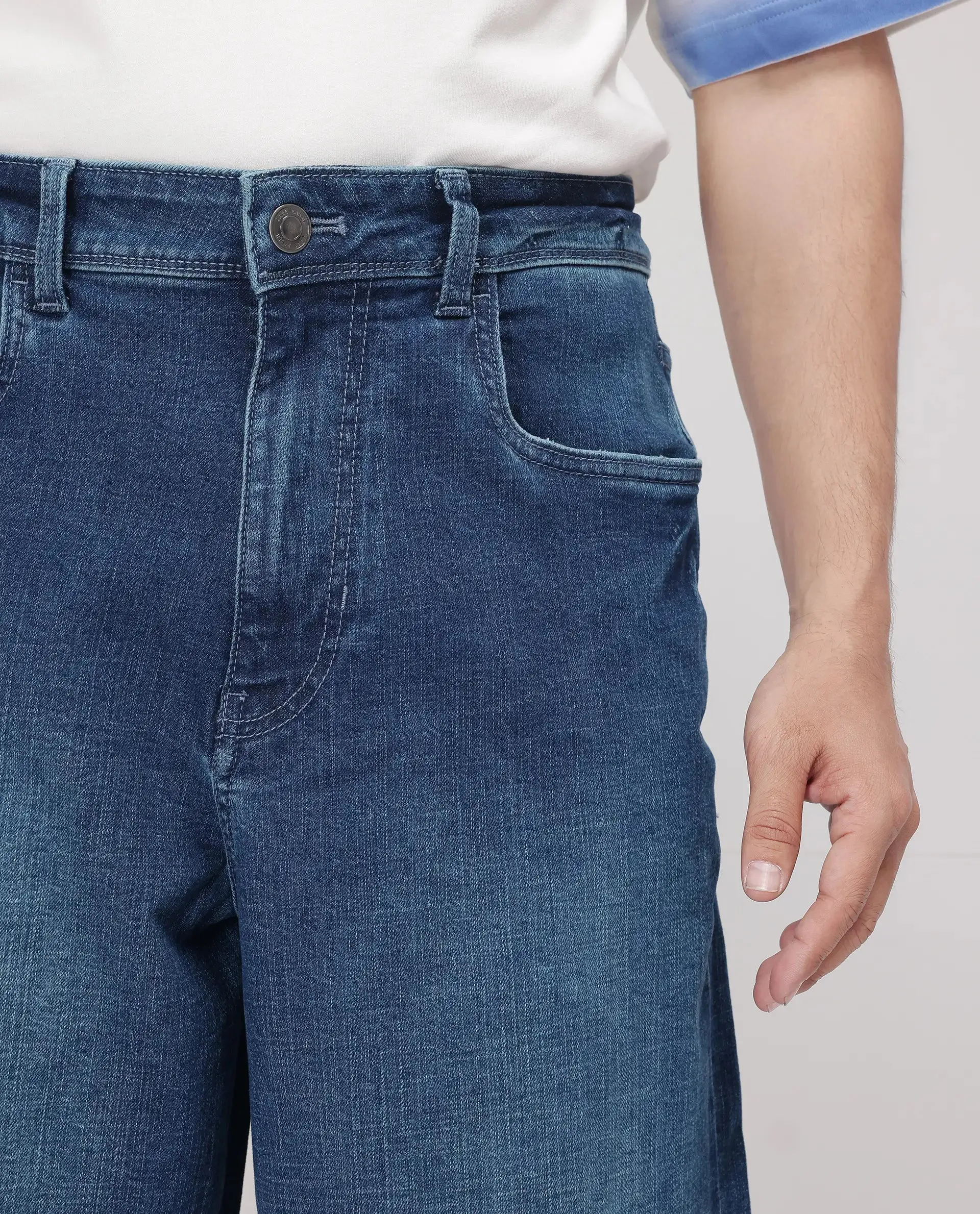 Rare Rabbit Men Jace Blue Cotton Blend Fabric Button And Zip Closure Baggy Fit Plain Jeans